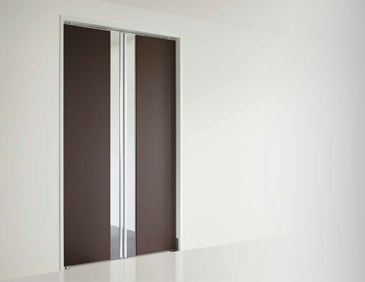 SWING DOOR